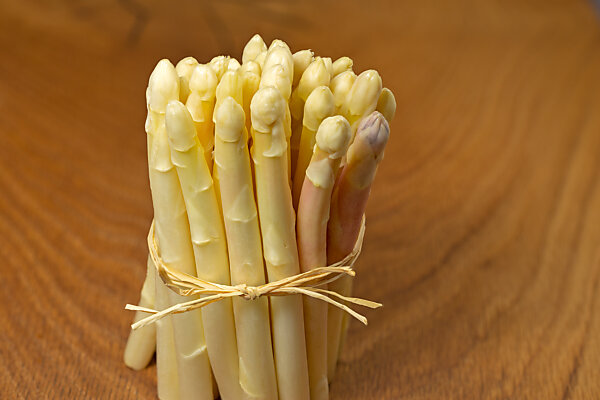 Λευκά σπαράγγια – Η ευγένεια της γης στο πιάτο σας